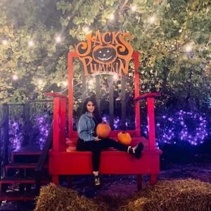 Meet your Posher, Morales